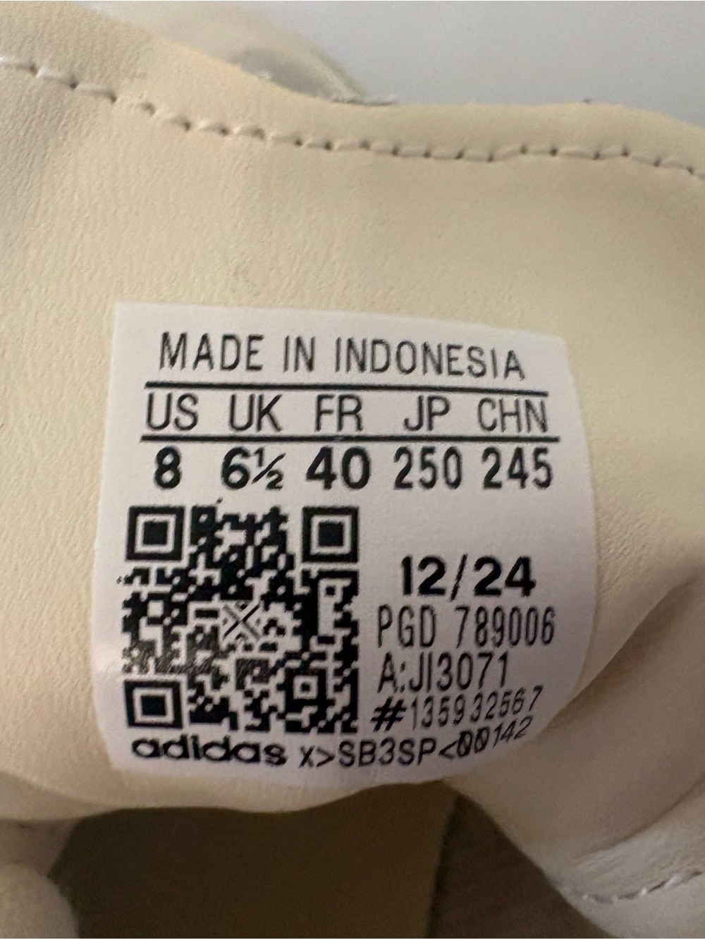 Adidas Samba shoes in the "Grey One/Crew White/Clear Mint" - Picture 9 of 14